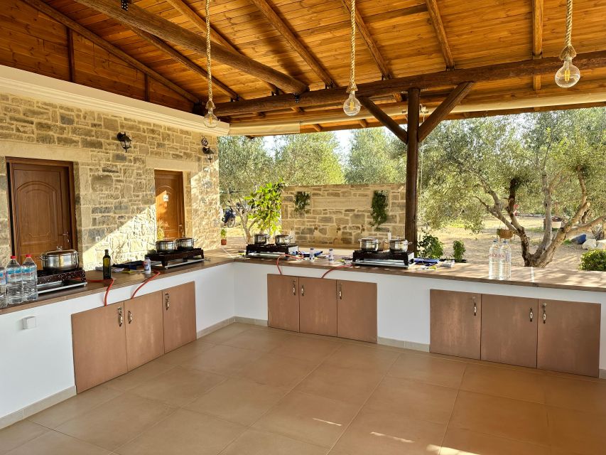 Moires: Cooking Class and Olive Oil Tasting at a Family Farm - The olive oil tasting adds real local context