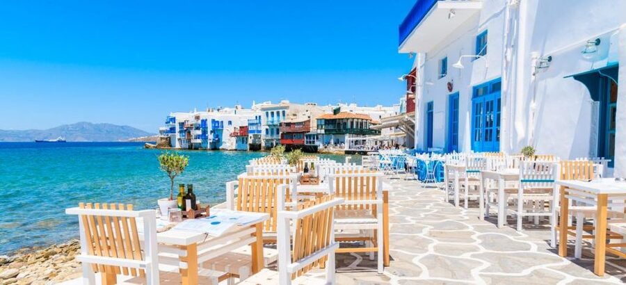Mykonos Walking Tour - Paraportiani Church and the castle lanes