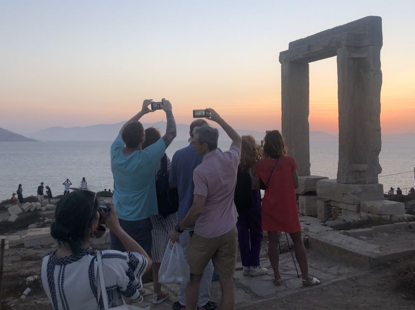 Naxos: Old Town, Castle & Portara Guided Sunset Tour - Inside the Venetian Castle and medieval quarter