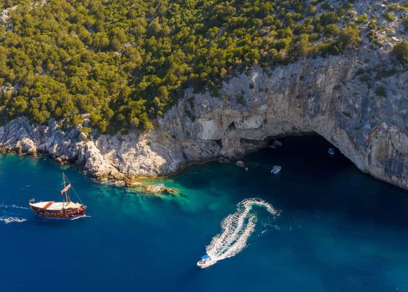 Nydri: Full-Day Wooden Boat Cruise with BBQ & Drinks - Papanikolis Cave, your first chance to swim