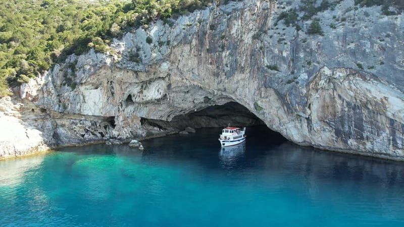 Nydri: Island Hopping Boat Cruise with Beach BBQ Lunch - Key Points at a Glance
