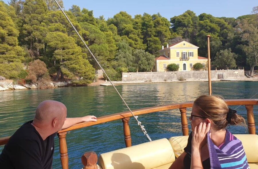 Nydri: Island-hopping Boat Cruise with Lunch and Drinks - Papanikolis Cave And The First Look At The Coast