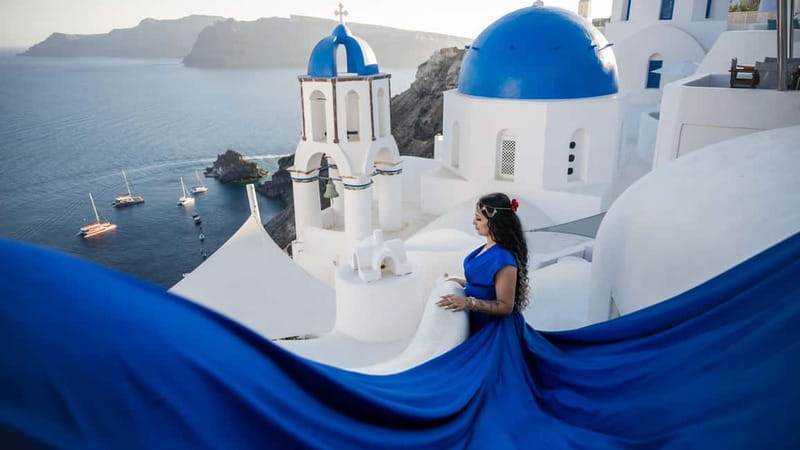 Oía: Santorini Professional Photoshoot with Edited Photos - Why a Short Photoshoot Makes Sense in Oia