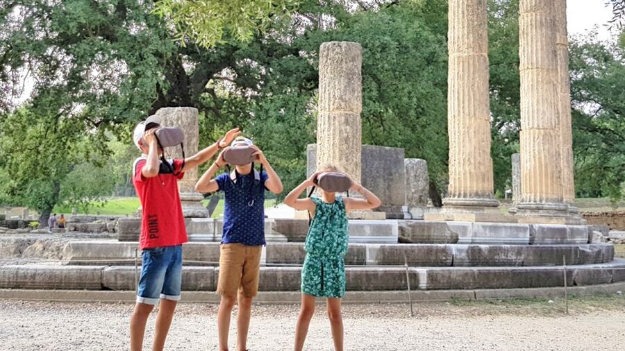 Olympia: Tour with Virtual Reality and Audio - Picking up the glasses in Olympia