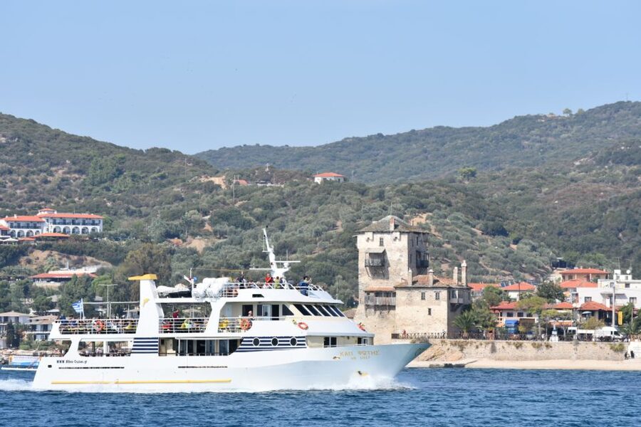 Ouranoupoli: Mount Athos Peninsula Sightseeing Cruise - Eight monasteries, one continuous view
