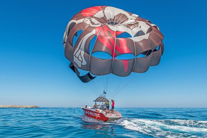 Parasailing Activity on Rethymno Beach, Crete - The launch process and what the crew does