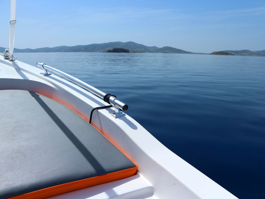 Paros: Full-Day Small Boat Rental with Self-Driving - Despotiko: lunch beside an archaeological site