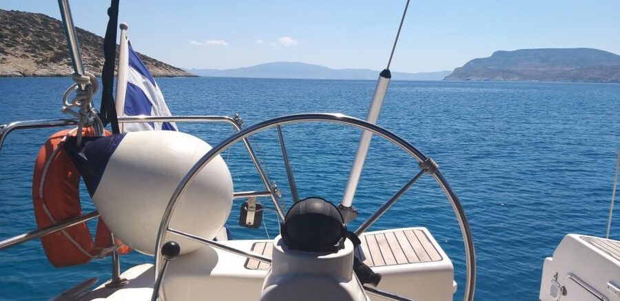 Paros: Iraklia, Schinoussa, & Naxos Sailing Tour with Lunch - Sailing Toward Schinoussa