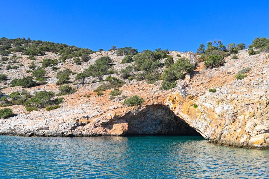 Paros: Iraklia, Schinoussa, & Naxos Sailing Tour with Lunch - What the Crew Adds