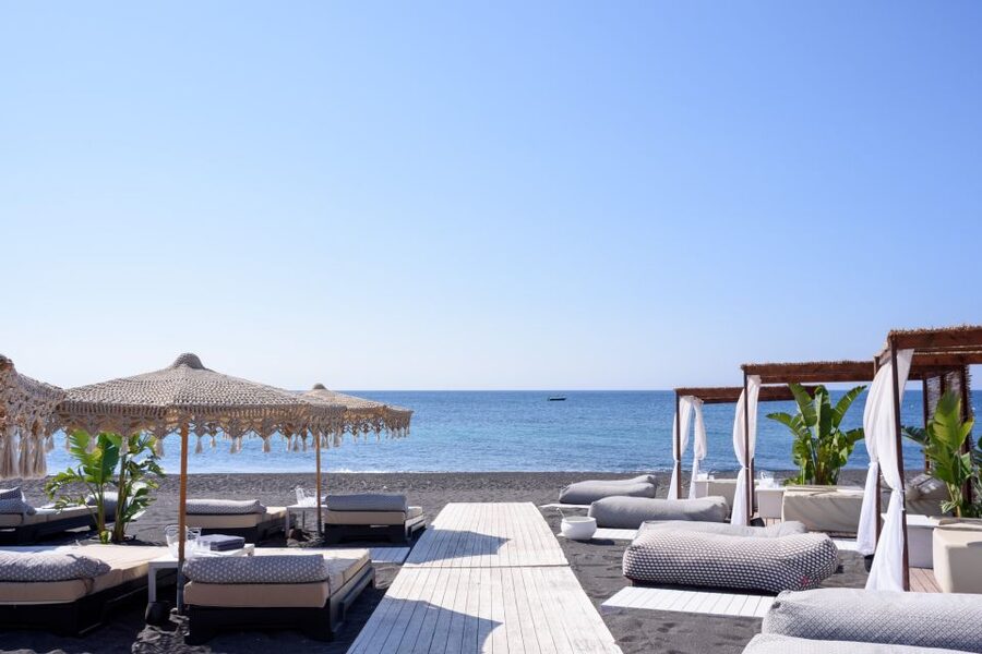 Perivolos Beach: Sun-Bed Experience FortyOne Bar Restaurant - Why front-row seating can be worth the upgrade