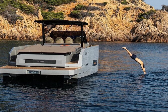 Private 5-Hour Cruise on Brand-New Luxury Yacht in Mykonos (Para Voce) - Psarou Beach: yachts, beach clubs, and a polished first look