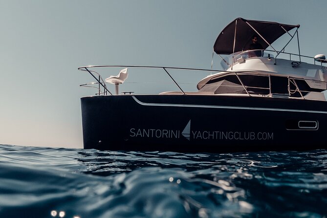 Private Caldera Cruise with Power Catamaran ENJOY incl. Meal & Drinks - Why seeing Santorini from the sea matters