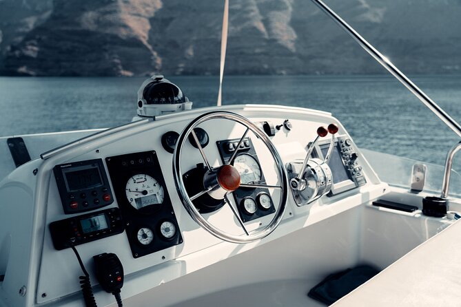 Private Caldera Cruise with Power Catamaran ENJOY incl. Meal & Drinks - White Beach for a longer swim