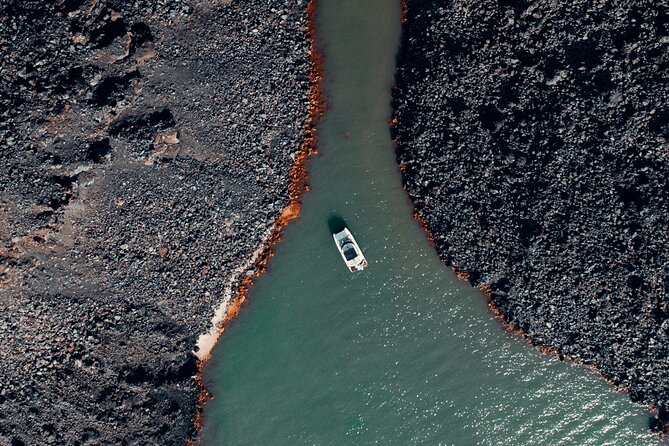 Private Caldera Cruise with Power Catamaran ENJOY incl. Meal & Drinks - The crew and the tone on board