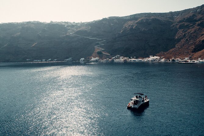 Private Caldera Cruise with Power Catamaran ENJOY incl. Meal & Drinks - Choosing between three and five hours