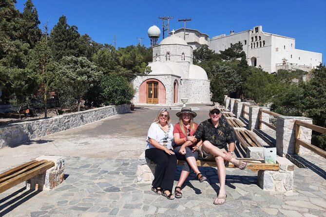 Private Classic Santorini Panorama: Visit the most popular destinations! - Perissa and Perivolos: allow time for black sand
