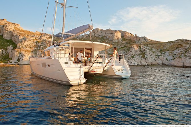 Private Morning Tour Lagoon 400-380 Sailing in Santorini ,lunch, drink, transfer - From your hotel to Ammoudi below Oia