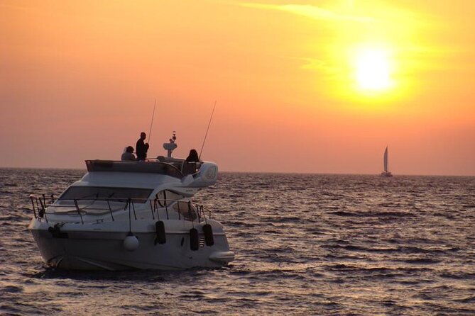 Private Motor Yacht Cruise with BBQ, Open Bar & Transfers - Indian Rocks and the southern coast by boat