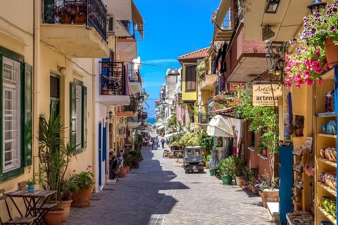 PRIVATE Walking Tour with Lunch and Wine Tasting by a Sommelier - Who should choose this experience?
