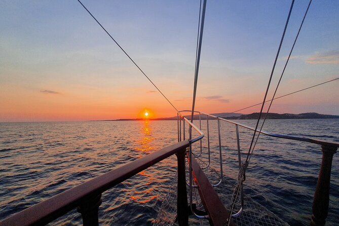 Queen Bee Sunset Cruise with Swim Stops and Dinner - The Vardiani Islands and changing swim stops