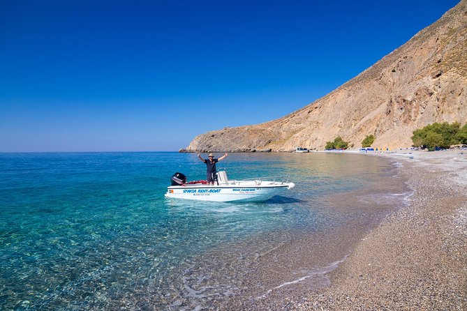 RENT A BOAT 5,5m - 30hp LICENSE FREE Chora Sfakion, Sfakia - Handling the boat if you are new to it