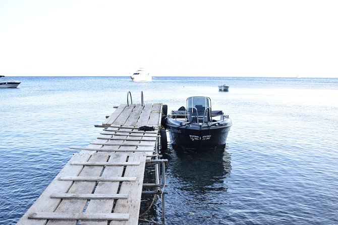 Rent a Boat in Santorini without a License - Docking and handling the boat