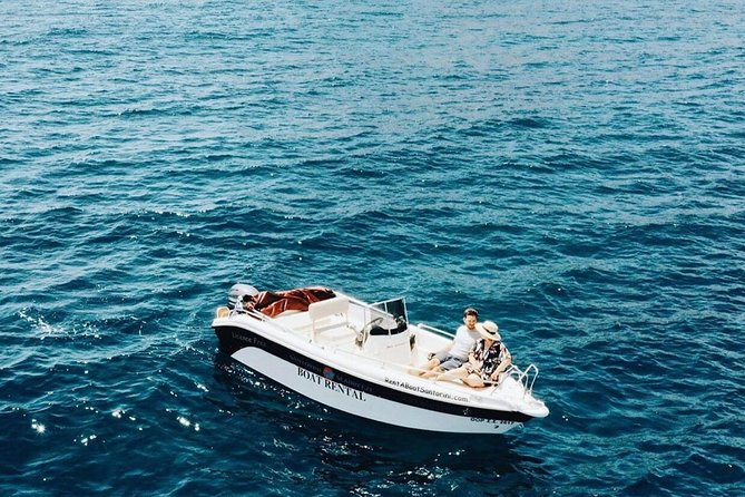 Rent a Boat in Santorini without a License - The €338.76 price and what it really buys