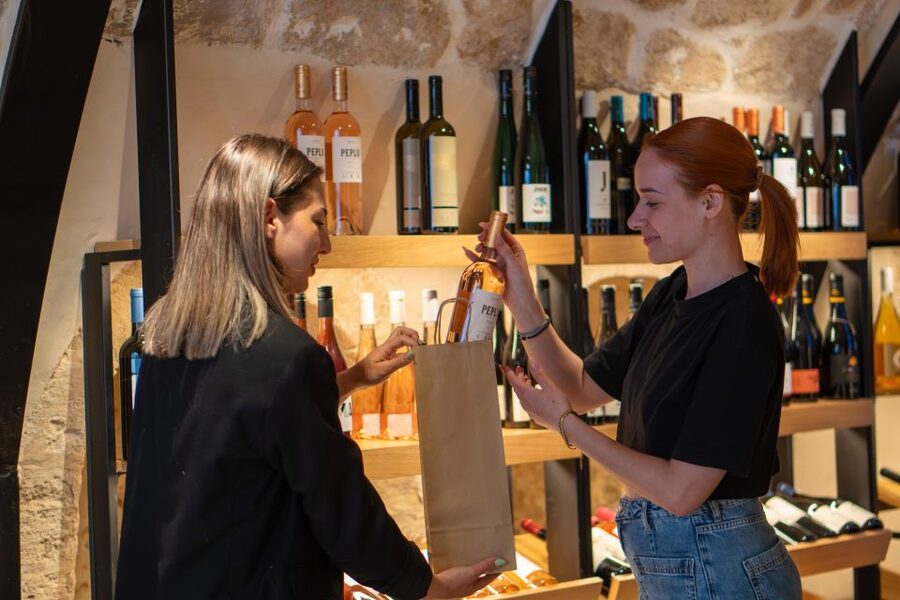 Rethymno: Cretan Wine Tasting Guided Tour with Local Food - Dakos, cheese, olives, and other Cretan bites