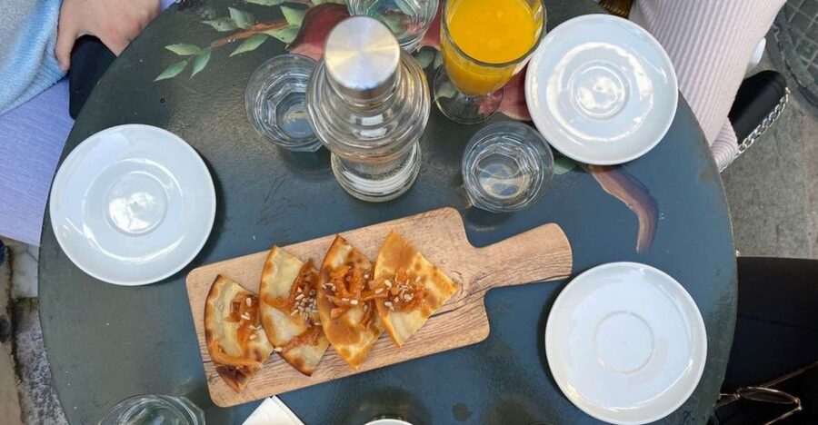 Rethymno: Old Town Walking Tour with Meal - Learning to taste honey, olive oil, and raki