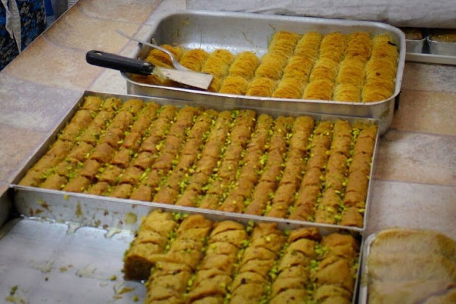 Rethymno: Old Town Walking Tour with Meal - A local bar and bakery add smaller tastes