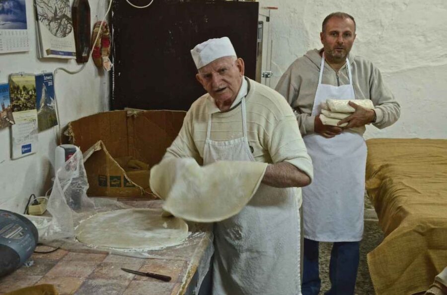 Rethymno: Old Town Walking Tour with Meal - Starting at Gerakari 4 with a Cretan breakfast