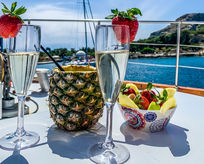 Rhodes: Cruise with 3 Stops, Lunch and Unlimited Drinks - What the food and drinks are really worth
