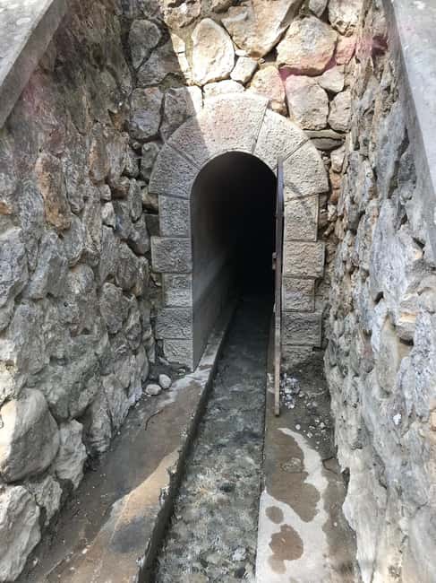 Rhodes: Guided Bus Trip to Lindos Village & Seven Springs - The guide can make or break the bus hours