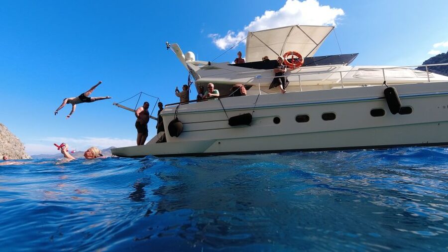 Rhodes: Symi Yacht Tour with Unlimited Drinks and Transfer - St. George Bay: the best swim and lunch stop