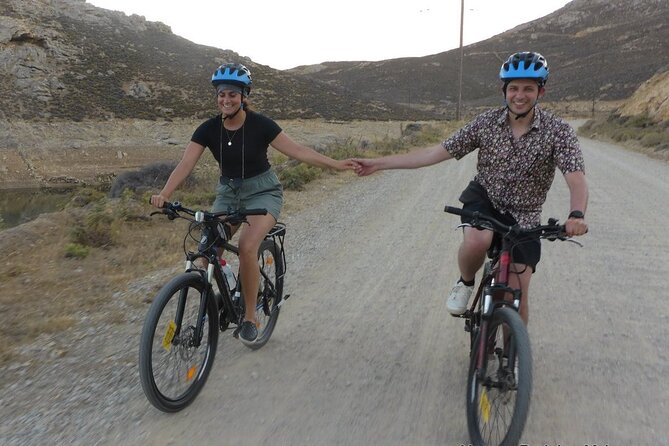 Romantic Cycling Tour with Private Picnic at the beach - Riding back beneath the stars