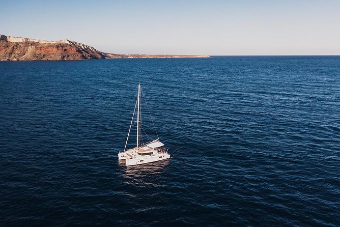 Romantic Sunset Catamaran Caldera Cruise incl. Meal & Drinks - The volcanic hot springs are not always hot