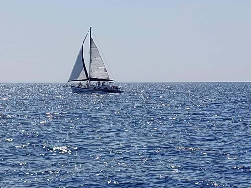 Sailing tour around Lindos with food and drinks - The 10am route: Red Sand, Agathi caves, and Lindos Bay