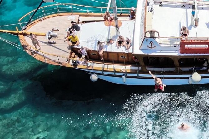 Sailing Trips with Cretan Sailing - Crowding, comfort, and the group size