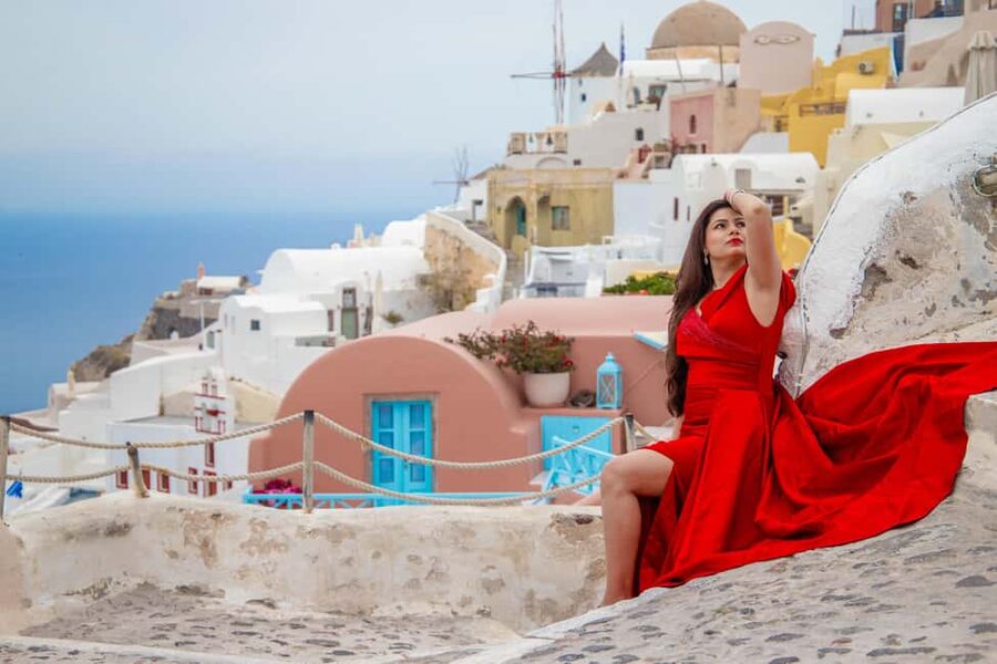 Santorini: 40-Minute Oia Photoshoot - Booking details that affect your decision