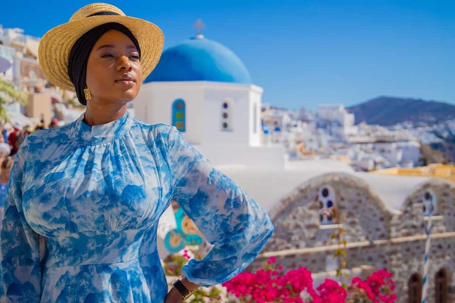 Santorini: 40-Minute Oia Photoshoot - The best time to book your session