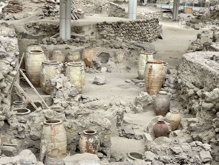 Santorini: Akrotiri Private Guided Tour with Hotel Pick-Up - A 70-minute walk through Bronze Age Akrotiri