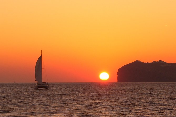 Santorini Caldera Sailing Tour with BBQ Lunch and Drinks - Day Tour or Sunset Tour?