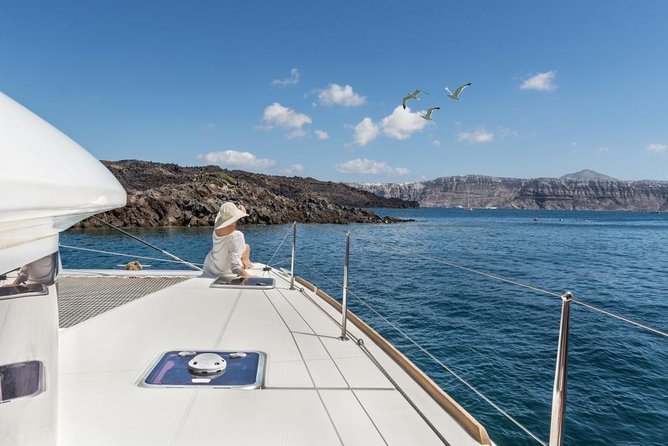 Santorini Caldera Sailing Tour with BBQ Lunch and Drinks - Group size, comfort, and motion on the water
