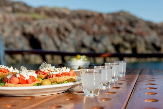 Santorini Caldera Sunset Traditional Cruise with Meal and Drinks - What the boat is really like