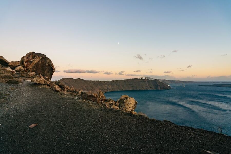 Santorini: Caldera Trail Guided Hike and Sunset Viewing - Fira to Firostefani: white houses and caldera drama