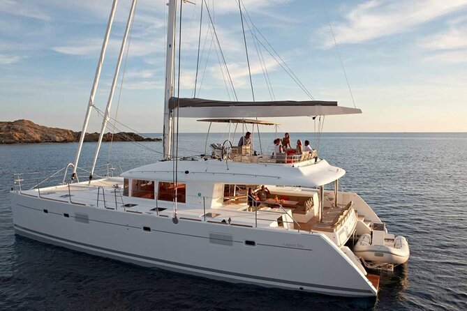 Santorini Catamaran Cruise with Greek Meal, Open-Bar and Sunset - Key details before you book