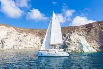 Santorini Classic Catamaran Cruise with BBQ, Drinks and Transfers