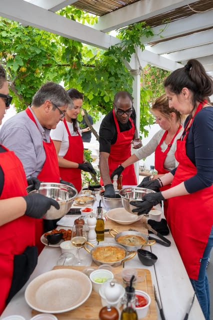 Santorini: Cooking Class with Lunch and Wine Tasting - Getting to Kamari without losing your morning