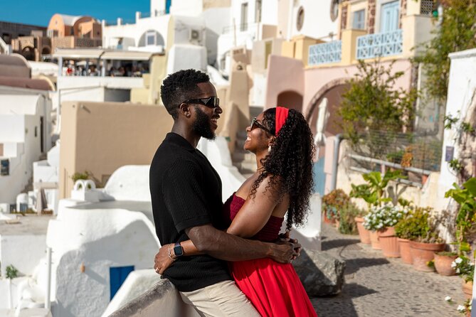 Santorini couple photoshoot with 50 edited photos! - Key details at a glance