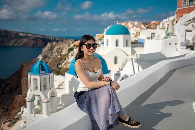 Santorini couple photoshoot with 50 edited photos! - Who should book this Santorini photoshoot?